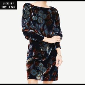 Beautifully designed Ann Taylor shift dress.